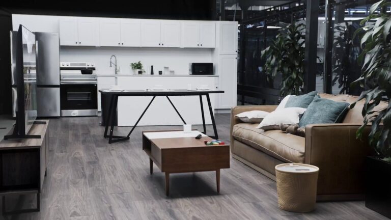 İnsansı Robot Helix 02 Sahneye Çıktı: Oturma Odasını Otonom Olarak Temizliyor!